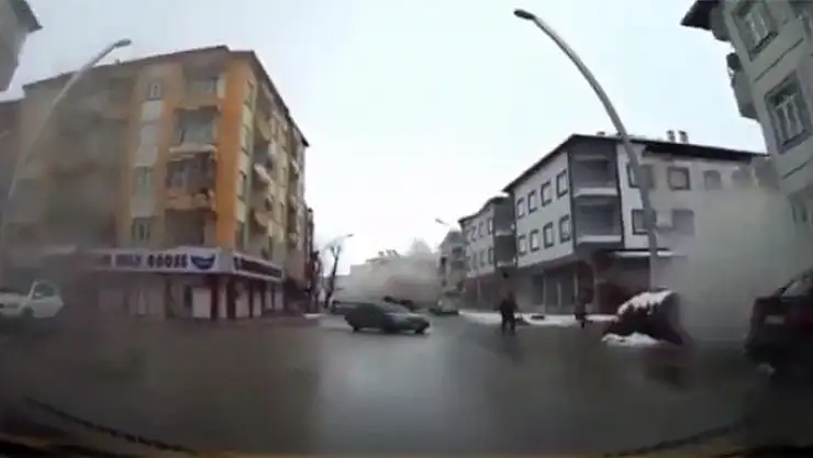 'Depremin şok eden görüntüsü...O anlar kamerada'