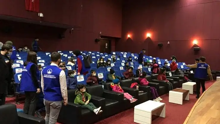 'Depremzede çocuklar sinema keyfi yaşadı'