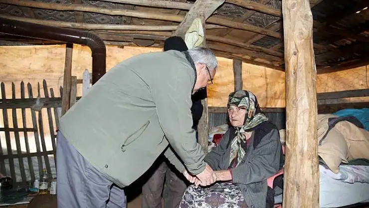 'Depremzede Elif nine pasaportuna kavuştu'