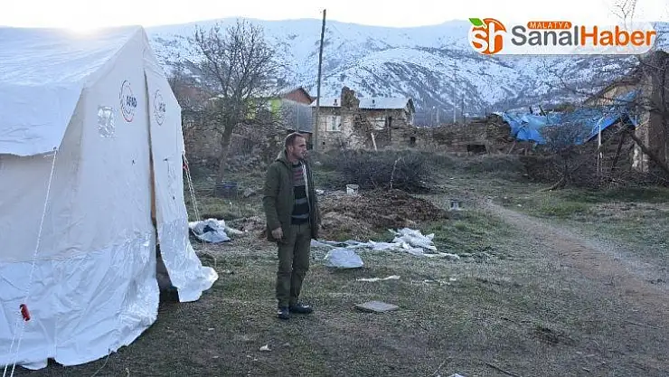Doğanyol ve Pütürge  geceyi çadırda geçiriyor