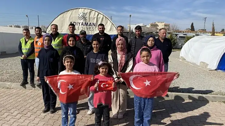 'Depremzedeler İstiklal Marşı Kabulü´nün 102. yılını kutlandı'