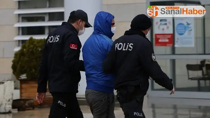 Depremzedelerin hasarlı evinden hırsızlık yapan 2 şüpheli yakalandı