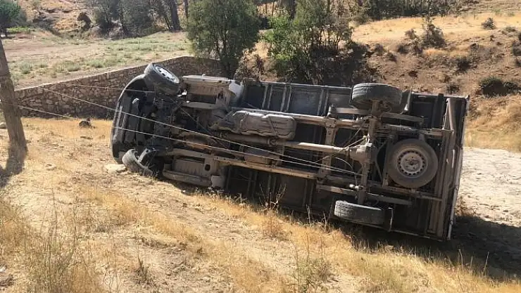 'Devrilen transiti iple direğe bağladılar'