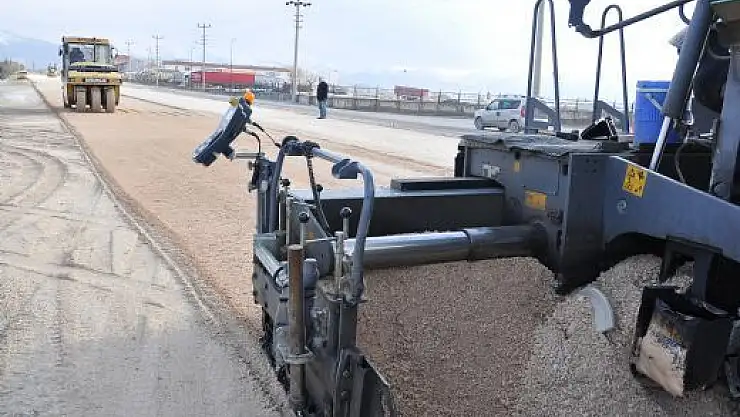  7 METRELİK YOL 30 METREYE ÇIKARILIYOR