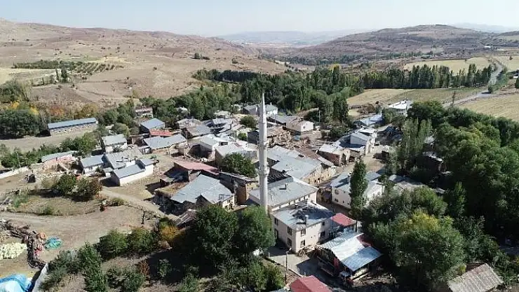 'Dillerden düşmeyen o köye, Ahmet Kutsi Tecer anıtı yapılacak'