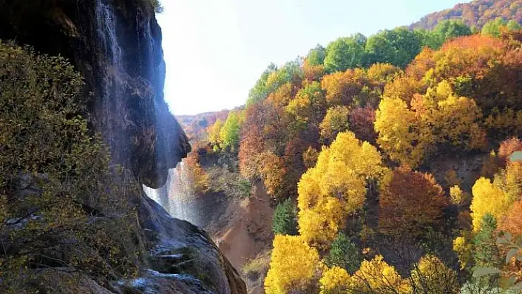 'Dipsizgöl sonbahar güzelliği ile mest ediyor'