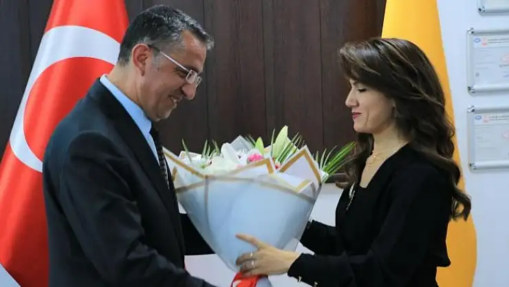 'Diş Fakültesi Dekanlığında görev değişimi'