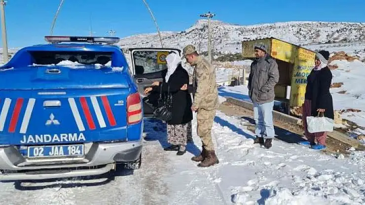 'Diyaliz hastası kadının yardımına jandarma yetişti'