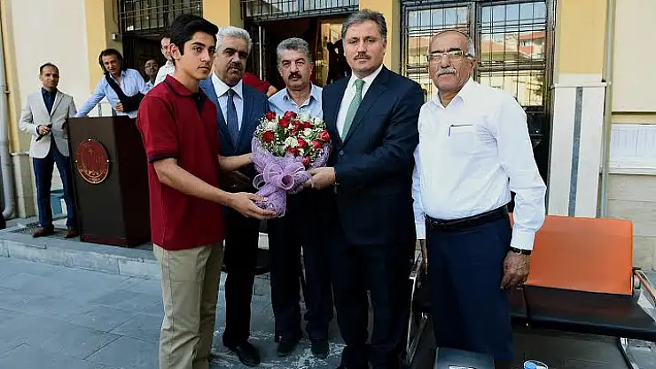 SAĞLAM KARAKTERLİ   GENÇLER YETİŞTİRMELİYİZ