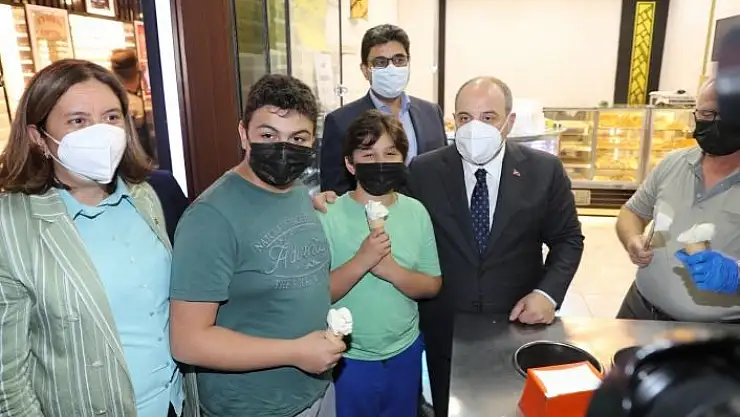 'Dondurmacıda Bakan Varank´ı gören vatandaşlar şaşkınlıklarını gizleyemedi'