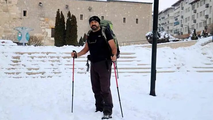 'Dondurucu soğukta tişörtle yürüdü, görenlerin içi üşüdü'