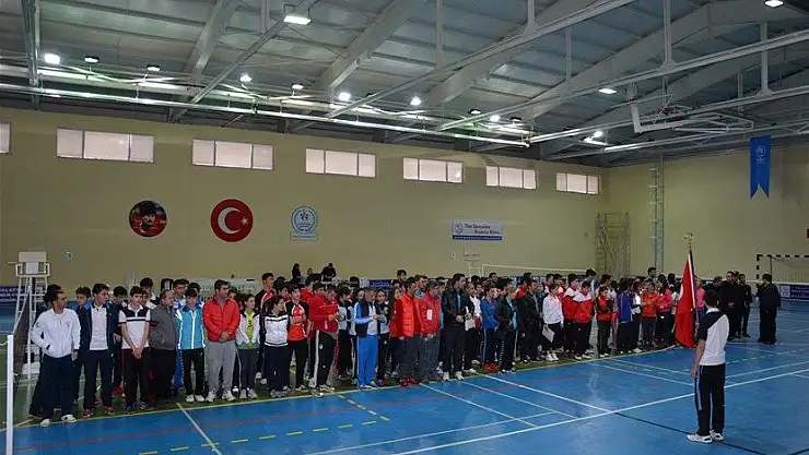 BADMİNTON GRUP MÜSABAKALARI BAŞLADI