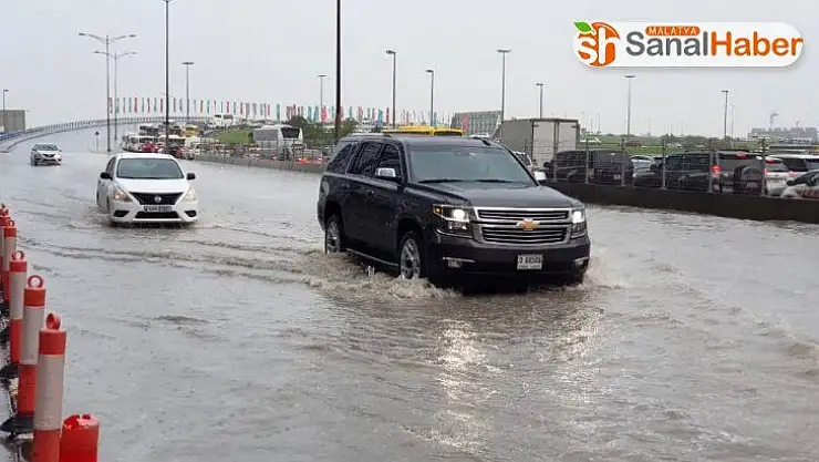 Dubai'de yaşanan sel uçuşları aksattı