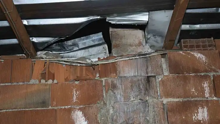 'Dükkana girerek başına silah dayayan şahıs 48 bin TLlik zarar verdi: 7 saattir polise direniyor'