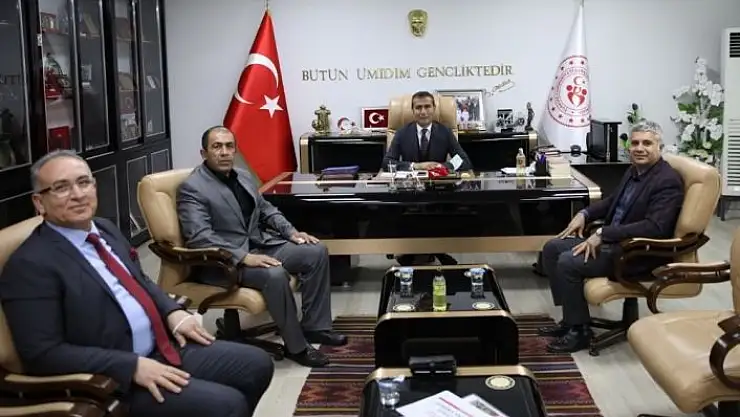 'Dünya karate hakemi İsmail Günay, Müdür Keleş ile bir araya geldi'