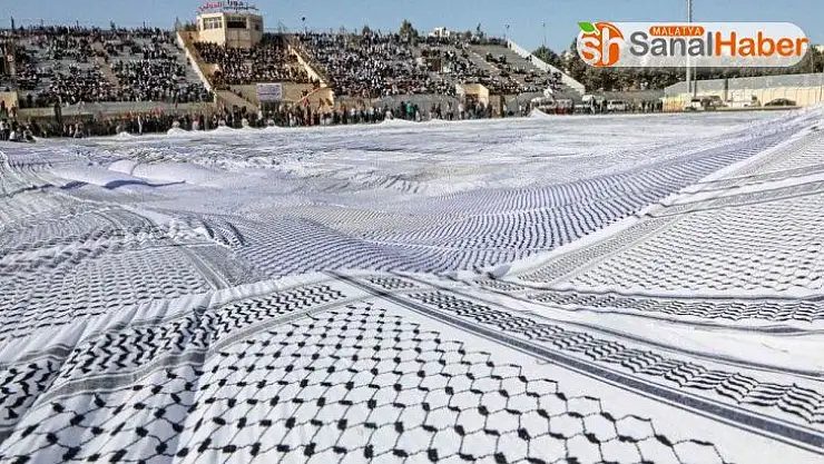 Dünyanın en büyük Filistin keffiyehı