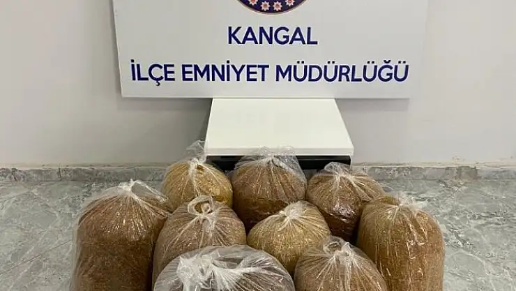 'Durumundan şüphelendikleri araçtan 60 kilogram tütün çıktı'