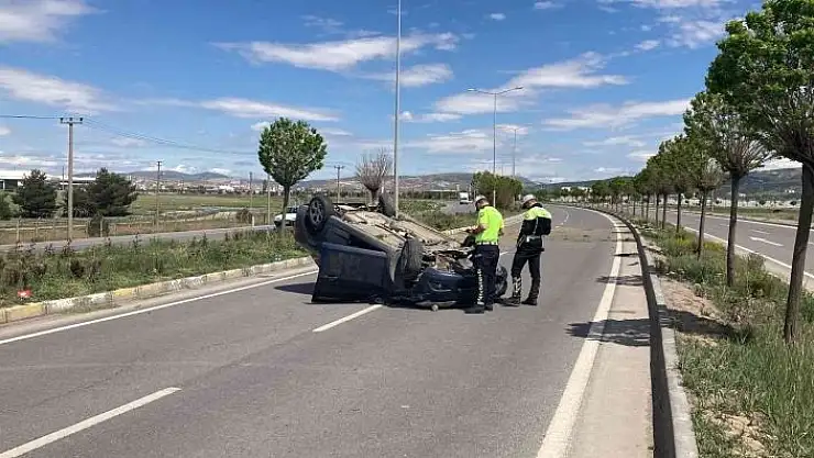 'Düz yolda araç ters döndü, sürücü yaralandı'