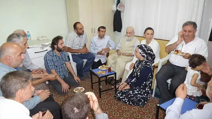 ÖZNUR ÇALIK, VATANDAŞLARI EVLERİNDE ZİYARET EDİYOR