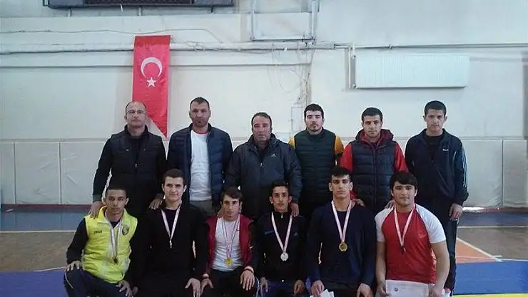 MALATYALI GÜREŞÇİLER BAŞARIYLA DÖNDÜLER 