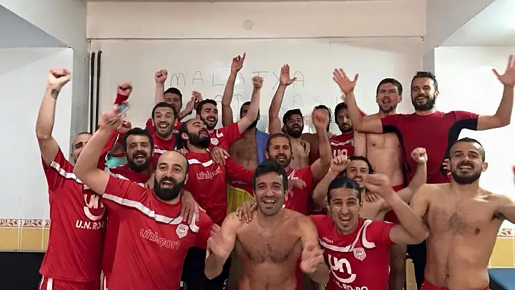 PENDİKSPORLU FUTBOLCULARA TEPKİ