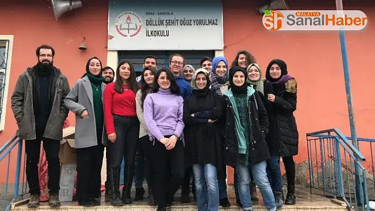 Eğitim gönüllüleri köy okulunda kütüphane kurdu
