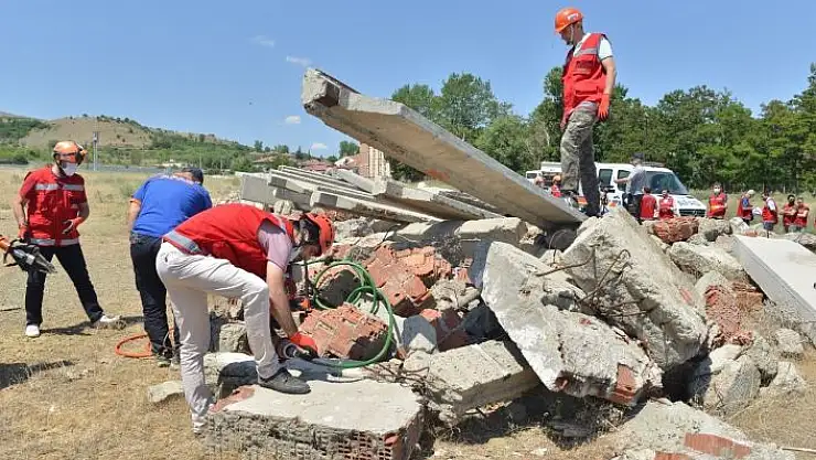 'Eğitimcilerden gerçeği aratmayan deprem tatbikatı'