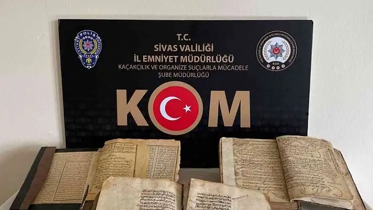 'El yazması tarihi eser kitaplar güvenlik güçlerinin gözünden kaçmadı'