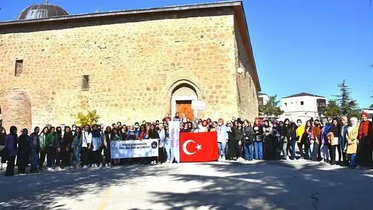 'Elazığ´a ilk kez gelen öğrenciler Harput´u gezdi'