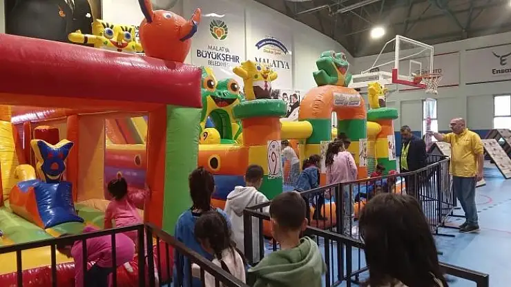 'Elazığ Belediyesi, depremden etkilenen çocukları yalnız bırakmıyor'