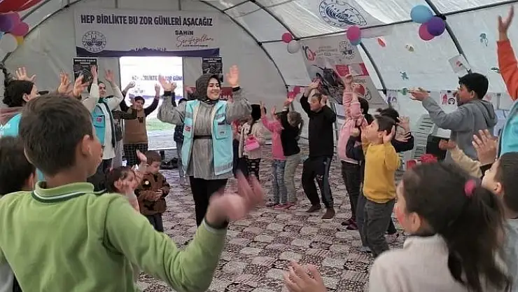 'Elazığ Belediyesinin kurduğu oyun çadırı, depremzede çocukların neşe kaynağı oldu'