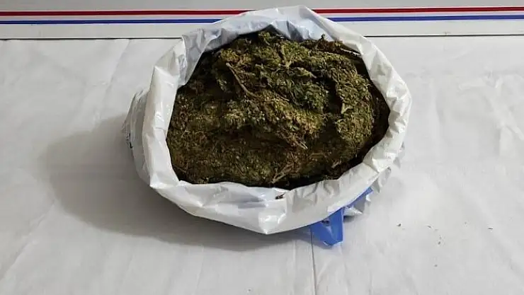'Elazığ´da 1 kilo 600 gram esrarla yakalanan şüpheli tutuklandı'