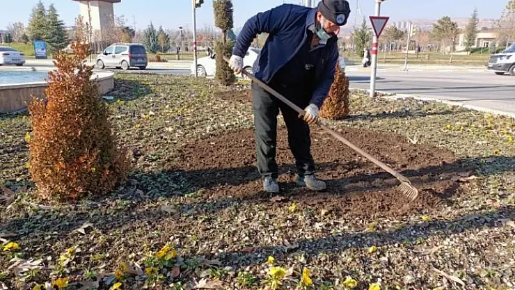 'Elazığ´da 107 bin çiçek toprakla buluştu'