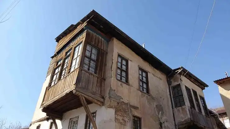 'Elazığ´da 450 yılık tarihi konaklar depreme direniyor'