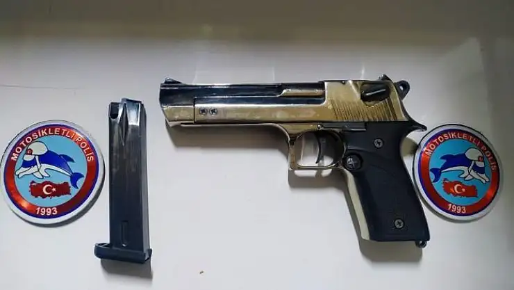 'Elazığ´da 49 yıl kesinleşmiş hapis cezası bulunan 2 zanlı yakalandı'