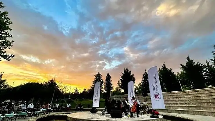 'Elazığ´da açık havada piyona resitali'