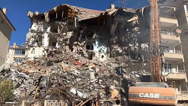 'Elazığ´da ağır hasarlı bina sayısı 7 bini geçti'