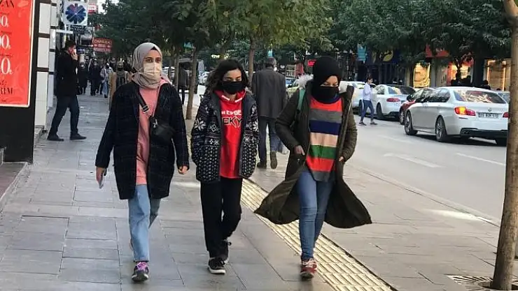 'Elazığ´da aşılama artıyor vaka sayıları düşüyor'
