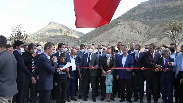 'Elazığ´da belde belediyesi vatandaşlar için Millet Bahçesi yaptı, iki vali açılışa katıldı'