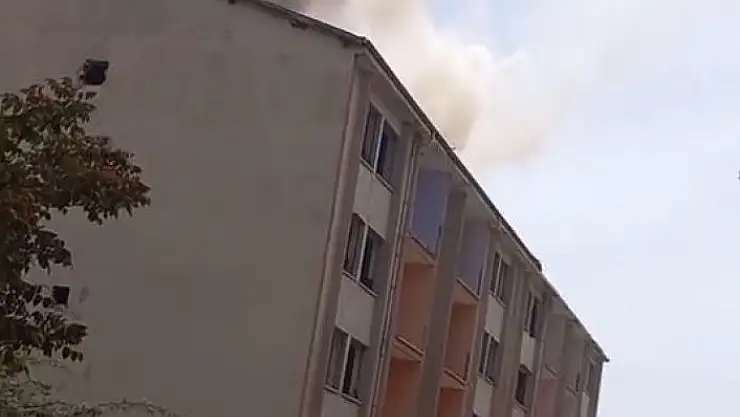 'Elazığ´da çatı yangını büyümeden söndürüldü'