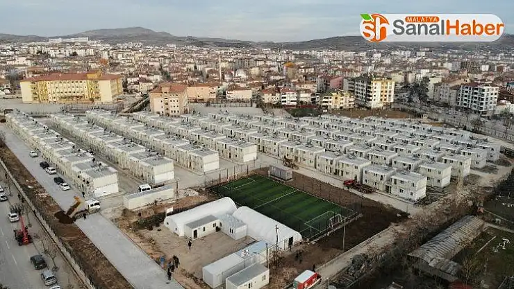 Elazığ'da, çift katlı konteyner evlerin anahtarları teslim edilmeye başlandı