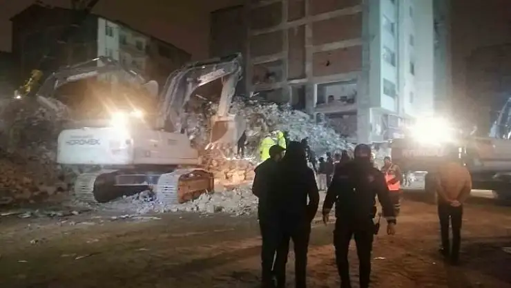 'Elazığ´da çöken binada polis memurunun cansız bedenine ulaşıldı'