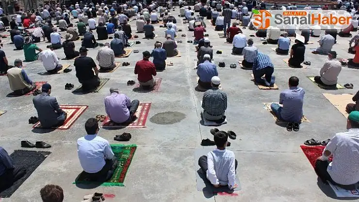 Elazığ'da cuma namazı heyecanı