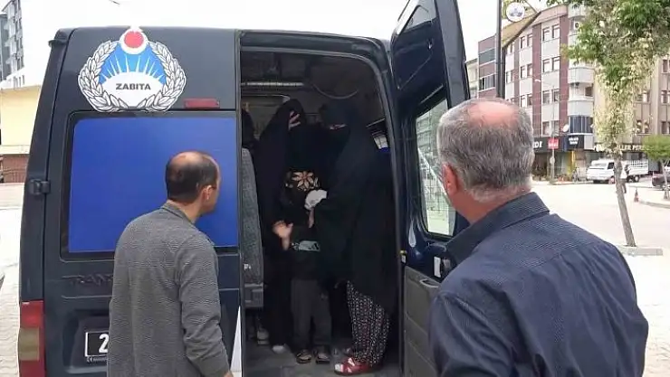 'Elazığ´da dilenci operasyonu: Kimisi ilaç param yok dedi, kimileri de kamerayı görünce araçtan inmedi'