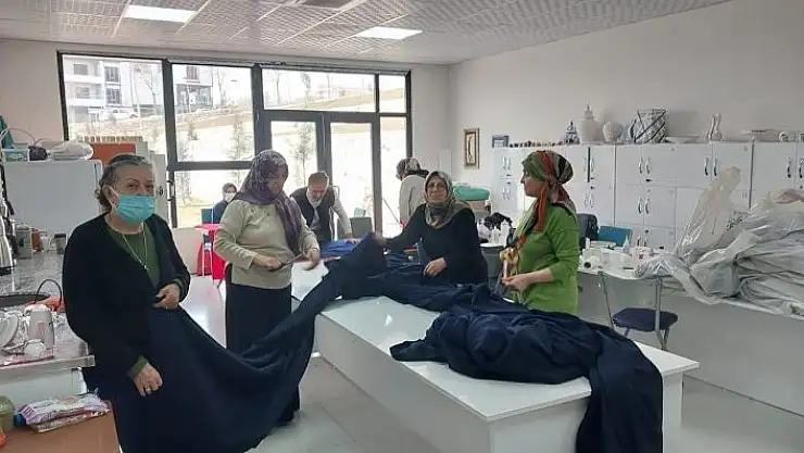 'Elazığ´da eğitmen ve öğrencilerden depremzedelere anlamlı destek'