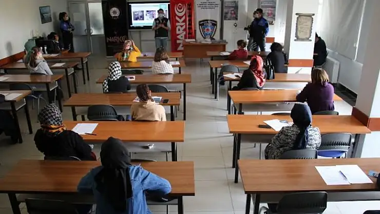 'Elazığ´da `En İyi Narkotik Polisi, Anne´ projesi eğitimleri başladı'