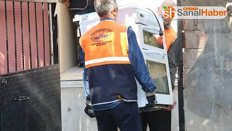 Elazığ'da eşyasız evde yaşayan aileye yardım eli