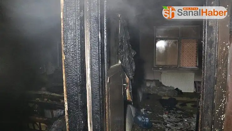 Elazığ'da ev yangını, 5 kişi dumandan etkilendi