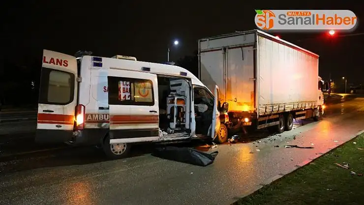 Elazığ'da hasta nakli yapan ambulans kaza yaptı: 1 ölü 3 yaralı