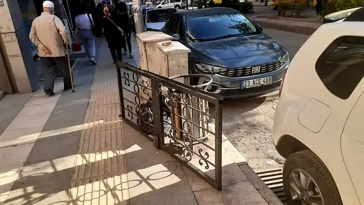 'Elazığ´da hırsızlar fena faka bastı: Çaldıkları kapıyı, polisi görünce bırakıp kaçmaya çalıştılar'